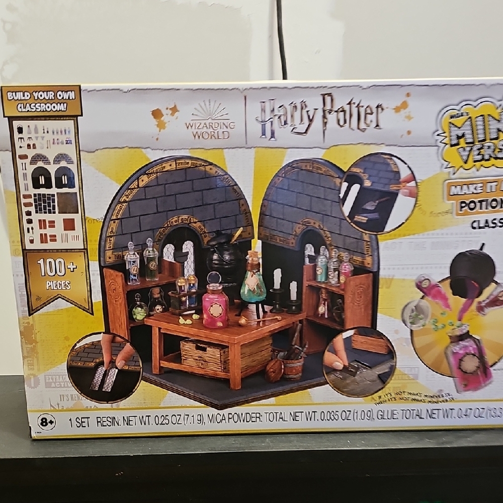 Warner Bros. Harry Potter Potion Classroom Set - Black, Brown, Gold